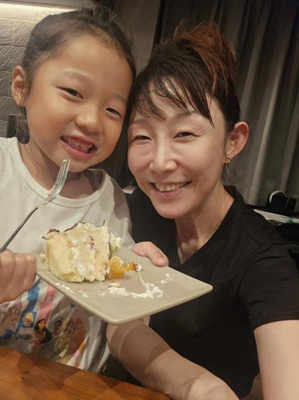 小原正子、子ども達と過ごした誕生日の様子を公開「50年間生きてきて今が一番幸せよ」