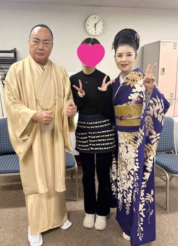 藤あや子、細川たかしとの写真を公開 孫も「金運アップしそう」