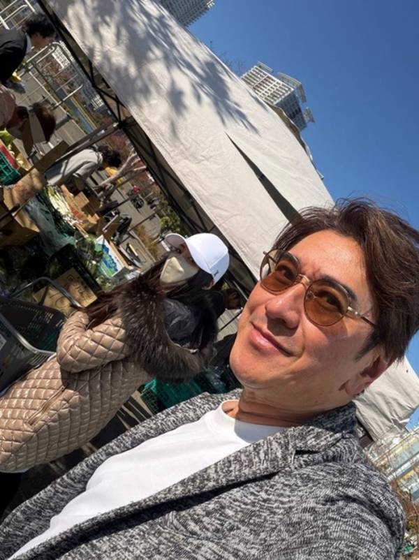 川崎麻世、妻らとセール品を購入するために訪れた場所「100人以上の列が」