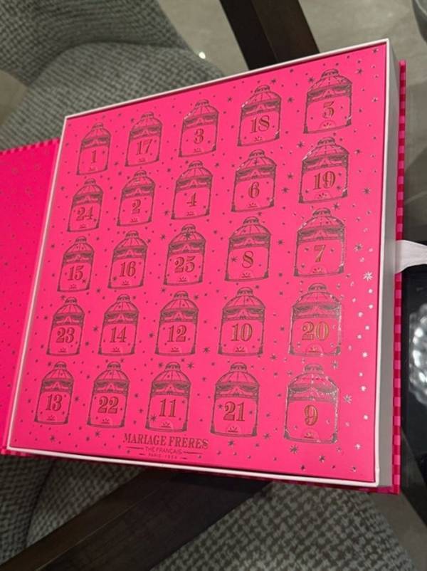 戸田恵子、貰ったアドベントカレンダーを公開「紅茶のアドベント！素敵！」