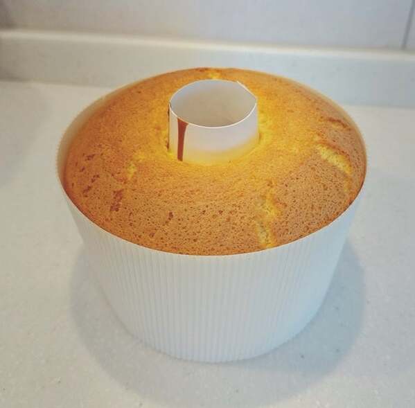 小倉優子、花割れしないシフォンケーキを公開「美味しそう」「綺麗」の声