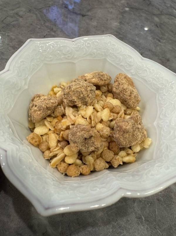 堀ちえみ『カルディ』で購入した品を絶賛「くるみが香ばしく、程よく甘いよ！」