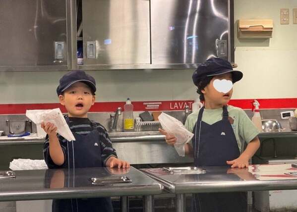あいのり・桃、息子たちの『キッザニア』体験を報告「手作りのハンバーガーくれた」