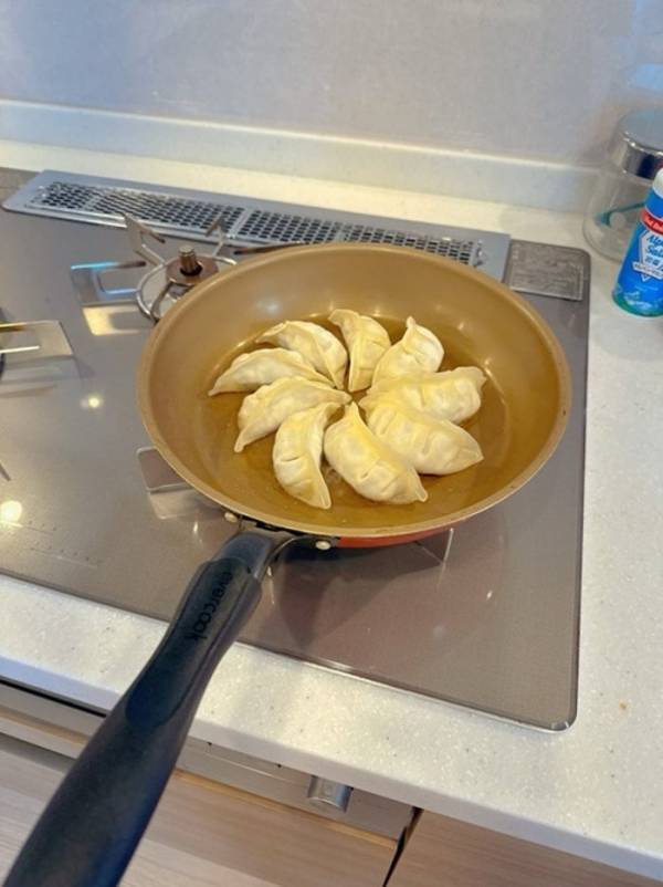 小倉優子、長男の朝食メニューを公開「餃子にピザトースト！」