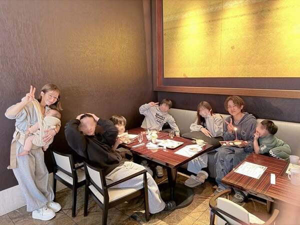 辻希美、家族全員揃って旅行へ出かけたことを報告「7人家族の荷物が半端ない笑」