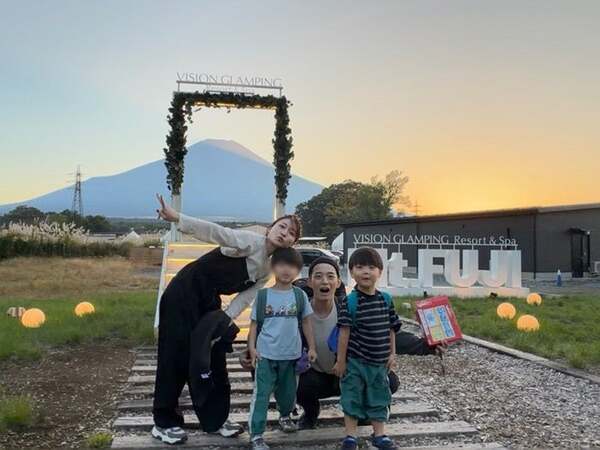 あいのり・桃、家族でグランピングを満喫「温泉と、サウナまでついてる」