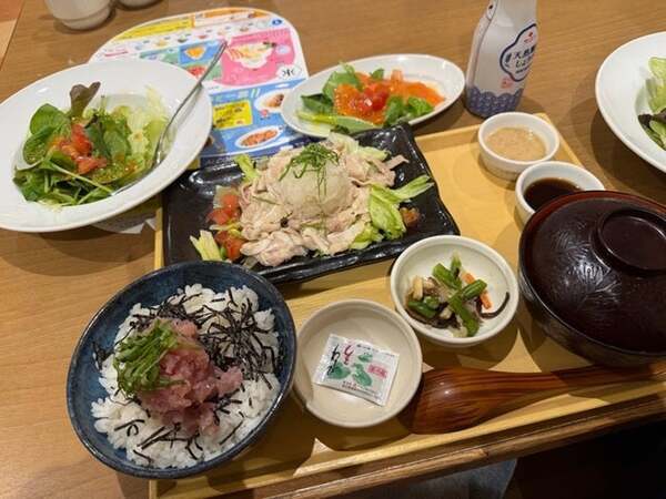 堀ちえみ、夫と『ココス』で夕食を堪能「野菜をたくさん食べました」
