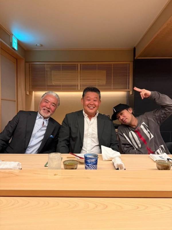 花田虎上、CHEMISTRY・川畑要らと寿司店へ「どれも素晴らしく美味しかったです」