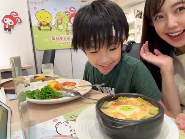 川崎希、期間限定カフェを満喫「こういうキャラメニュー大好き」