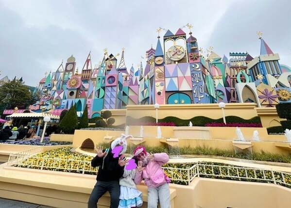 平野ノラ、娘の初ディズニーで家族ショット公開「これ以上の幸せはない」