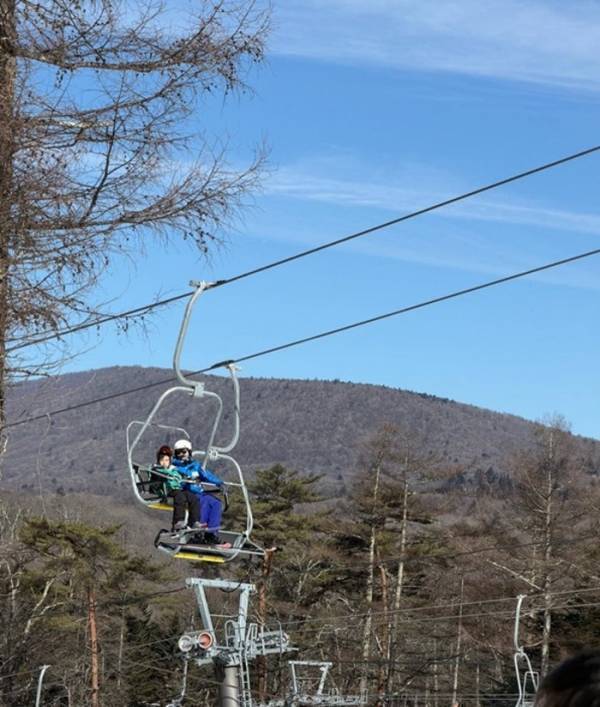 川崎希、息子がスキーでリフトデビューしたことを報告「出来たのすごい」