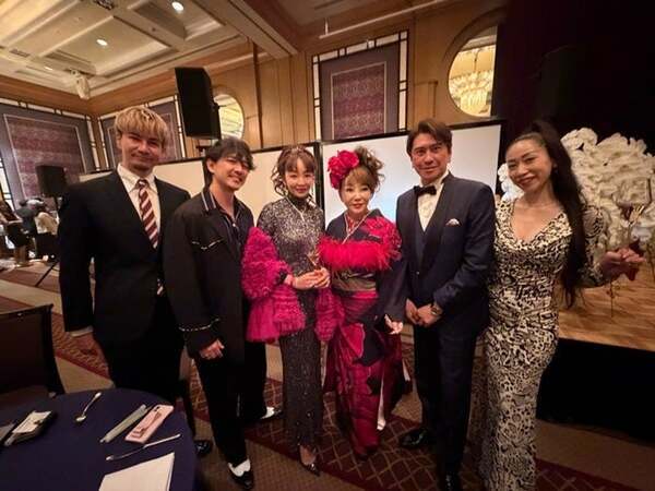 川崎麻世、たかの友梨の誕生日会での豪華集合ショットを公開「素晴らしいパーティーでした」