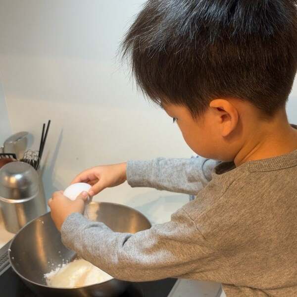 だいたひかる、1人でパンケーキを作る息子の姿を公開「見守っているだけになりつつ…」