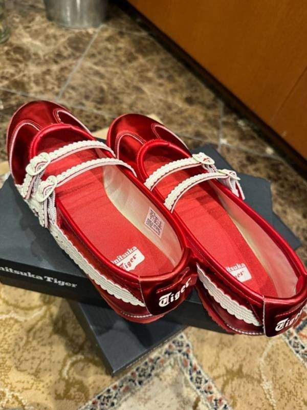 堀ちえみ、ハマっているスニーカーを色違いで購入「赤も買ってしまいました！」