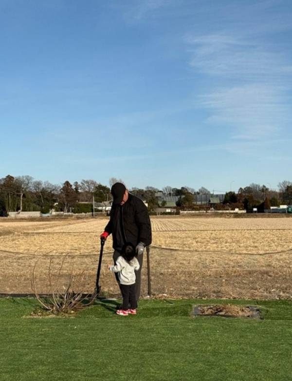 北斗晶、夫・佐々木健介と孫の微笑ましい姿を公開「大きくなった時に思い出すのかもね」