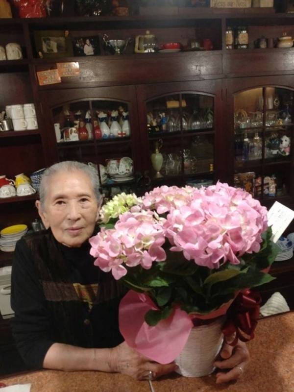 川崎麻世、91歳で現役の母に感謝「元気でいてくれる母に心から感謝します」
