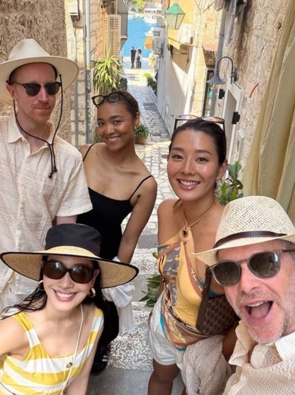 アンミカ、夫の誕生日祝いでクロアチア旅行「【魔女の宅急便】のモデルにもなったと言われる街」