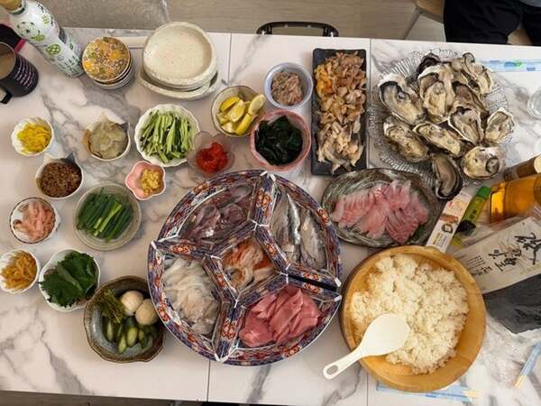 川崎麻世、妻と協力し豪華寿司パーティ「寿司屋で食べたら幾らするの！？」