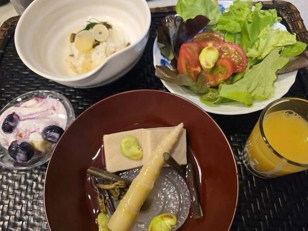 高橋英樹、豪華な朝食を公開「和懐石風に洋風をまぜて」