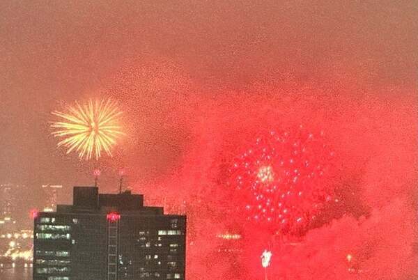薬丸裕英、11年ぶりに開催した花火大会を孫と鑑賞「孫くんは大興奮でした」