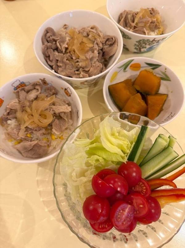 上原さくら、夫が作った夕食を公開「本当にすっごく美味しかった！！」