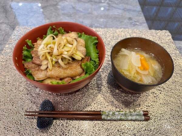 堀ちえみ、朝からサムギョプサル丼を堪能「お代わりしたいほどの美味さ！」