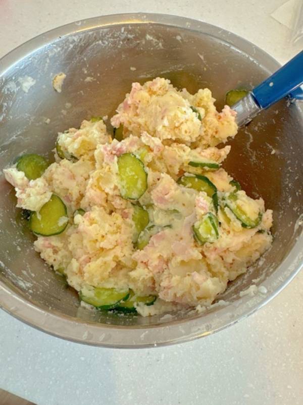 小倉優子、息子たちが好きな調味料を使用した夕食を公開「とにかく大好きです」