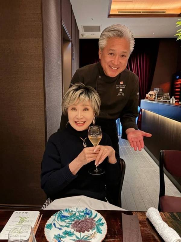 小林幸子、夫とデビュー記念日の前祝いディナー「63年目スタートです」