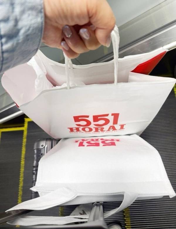 北斗晶、孫の大好物の品を土産に購入「ばーちゃんは、食べるもので孫を釣る」
