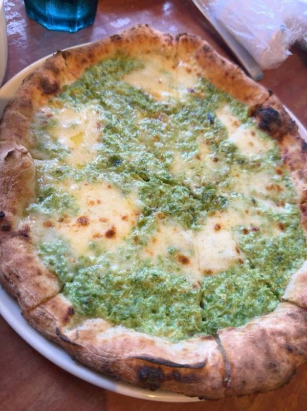 川崎希、沖縄で必ず行くイタリア料理店を紹介「あおさのピザが大好物」