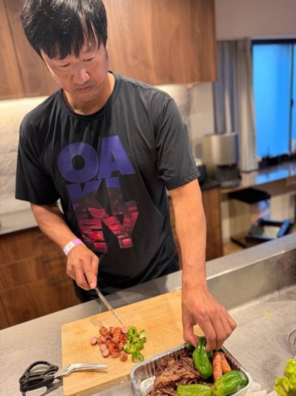 小原正子、夫・マック鈴木が腕を振るった夕食を公開「がっつり食べました！」