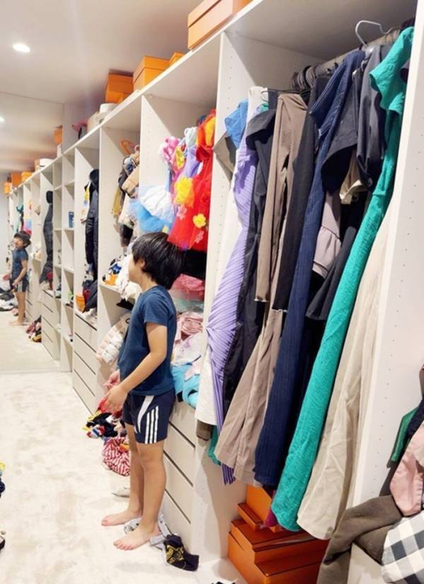 川崎希、台風で予定がなくなり自宅を大掃除「紛失してたキーパーグローブやアクセサリーの一部も」