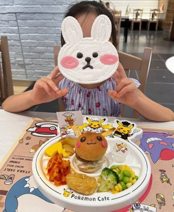 上原さくら、娘とポケモンカフェを満喫「娘の笑顔は毎日、出来るだけいっぱい見たいです」