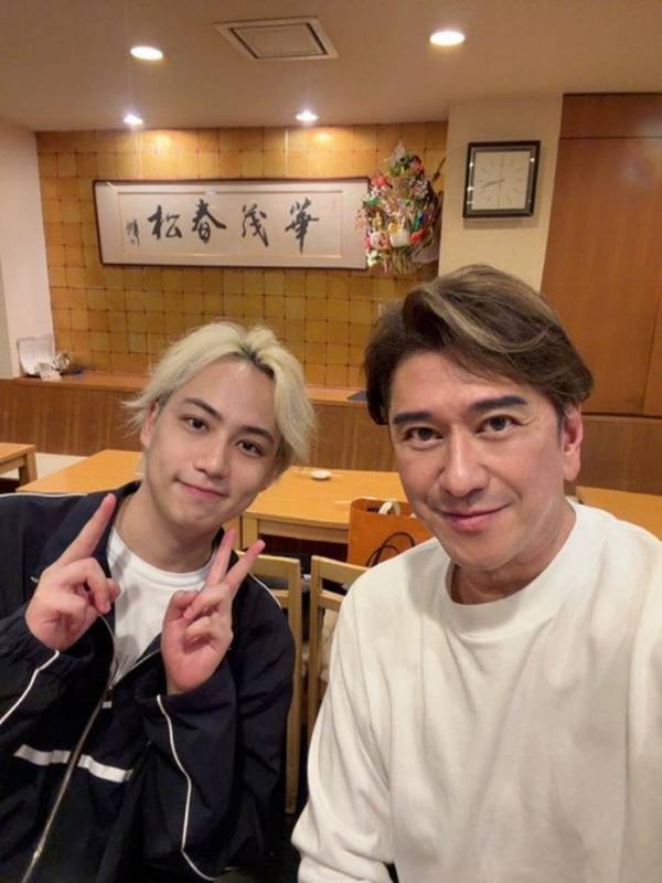 川崎麻世、IMP.横原悠毅らと寿司を堪能「お互いの距離感も近くなり」