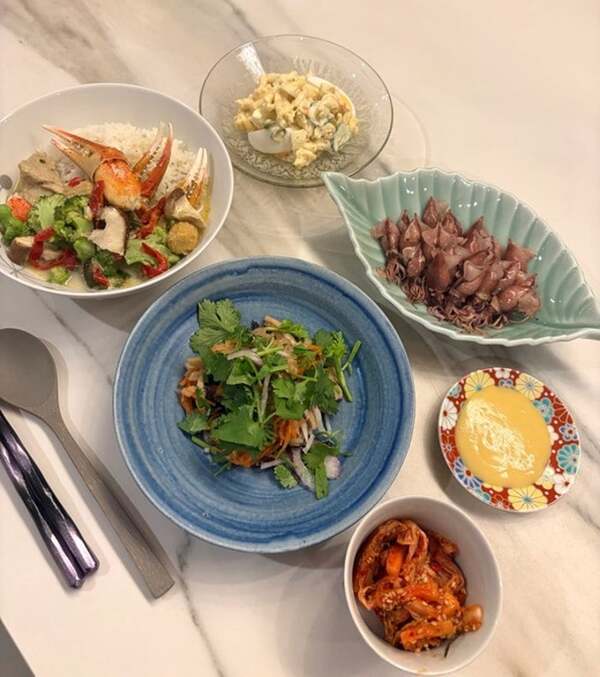 藤あや子、具沢山のカレーやホタルイカを公開「彩も鮮やかで食欲そそりまーす」