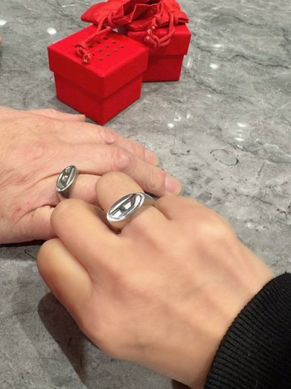 堀ちえみ、夫とお揃いのリングを購入したことを報告「またオソロが増えたね」