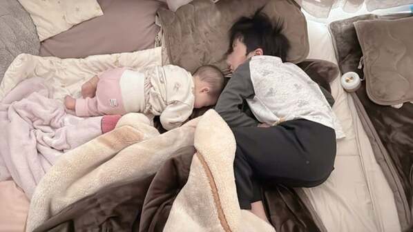 辻希美、夜泣きした次女に寄り添う三男の姿を公開「可愛すぎた」