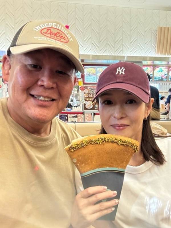 花田虎上の妻、夫とデートで食べた贅沢なスイーツ「ドバイチョコ味です」