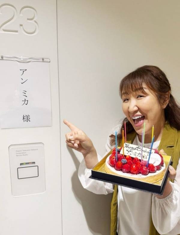 北斗晶、アンミカの誕生日をサプライズで祝福「ミカちゃんお誕生日おめでとう」