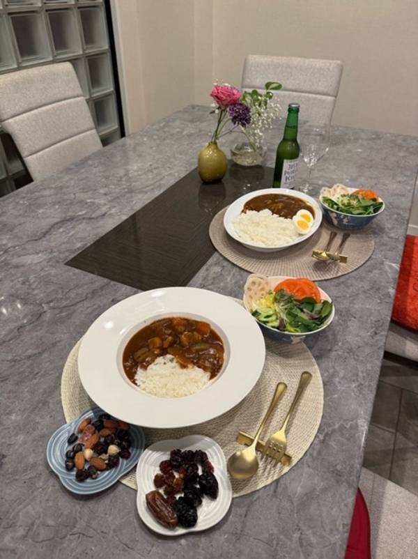 堀ちえみ、半身浴後に夫と夕食を堪能「カレーもサラダも美味しすぎて、食べたあとすぐに寝たい！！！」