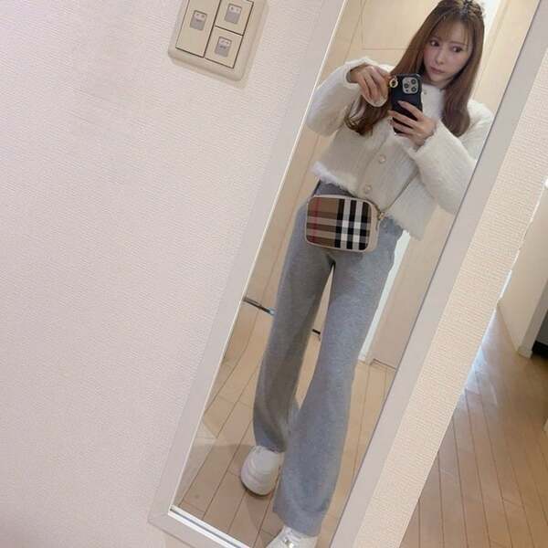 3色買いした『ユニクロ』の“神パンツ”を紹介「今買うべきだよー！！」