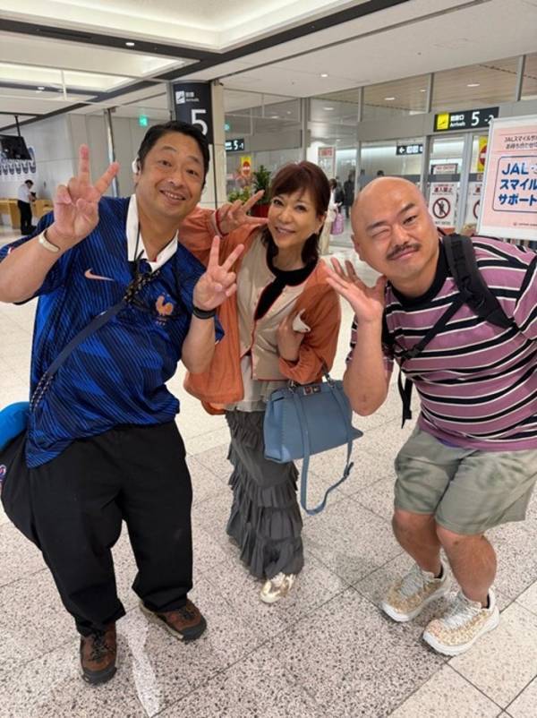 堀ちえみ、安田大サーカスの団長安田＆クロちゃんと空港で遭遇「久々のスリーショット！」