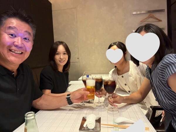 花田虎上、妻の誕生日を中華料理店で祝福「5日前からプレゼントを渡したり」