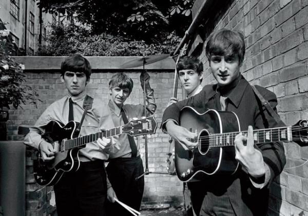 若き日のザ・ビートルズ。新聞・雑誌のフロントページで最初に彼らを紹介したのは、オニールだった。“The Beatles, London,1963”（C）Terry O'Neill