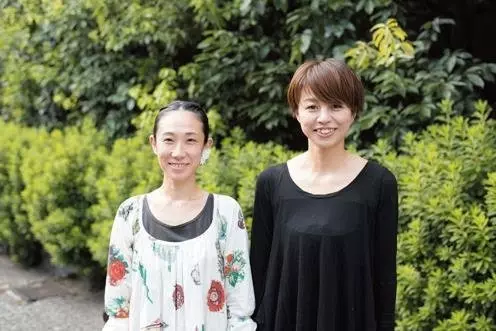 ハナウタ増本奈穂さん（右）、友野亜湖さん（左）からなるケータリングユニット。“暮らそう、ロマンティックに”をテーマに、食にまつわることをはじめ、彩りある暮らしのための実践法を提案。