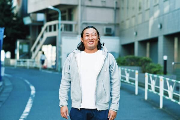 あきやま・りゅうじ '78年生まれ、福岡県出身。'98年にお笑いトリオのロバートを結成し、デビュー。惜しまれながら終了した番組『オモクリ監督』や、『ゴッドタン』で披露する自作の歌芸も大人気。