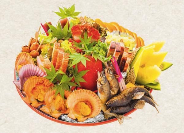 大人数の宴会でふるまわれる高知の郷土料理・皿鉢（さわち）は海鮮などがてんこ盛り。
