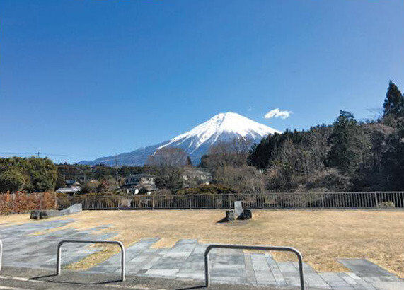 富士山を見るとテンション上がる! 東京に来るたび新幹線の中で感動。これはCM撮影現場から見た景色です。