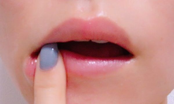 男がキスしたくなる ニベアで解決 皮むけガッサガサ唇 簡単ケア法 ウーマンエキサイト 1 2