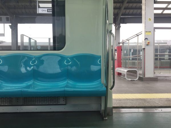 【恐怖！××と目が合うと…】電車内で注意すべき「不吉の予兆」3つ